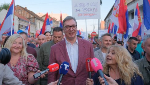VUČIĆ DOŠAO U UB DA POZDRAVI GRAĐANE (VIDEO) VUČIĆ DOŠAO U UB DA POZDRAVI GRAĐANE (VIDEO)