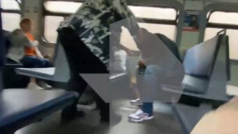 PRAVILI HAOS: Tinejdžeri prskali biber sprej u vozu (VIDEO)