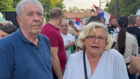 DOŠLI SMO DA PODRŽIMO MIRNU SRBIJU Bračni par iz Aranđelovca na skupu protiv blokada (VIDEO)