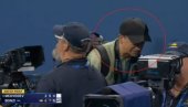 NEZAPAMĆEN SKANDAL NA JU-ES OPENU! Fotograf na meč lopti uleteo na teren i sprečio senzaciju, ali... (VIDEO)