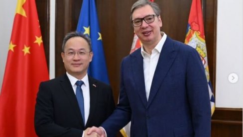 RAZMOTRILI SMO DETALJE PREDSTOJEĆEG SUSRETA SA PREDSEDNIKOM SI ĐINPINGOM Vučić se sastao sa kineskim ambasadorom (FOTO)