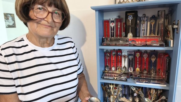 СОБА СЕЋАЊА НА ФАМИЛИЈУ, ПРУГУ И РАТНЕ ХЕРОЈЕ: Необичан приватни музеј у Ћелијама код Лајковца са 3.000 експоната отворила је Вера Поповић СОБА СЕЋАЊА НА ФАМИЛИЈУ, ПРУГУ И РАТНЕ ХЕРОЈЕ: Необичан приватни музеј у Ћелијама код Лајковца са 3.000 експоната отворила је Вера Поповић