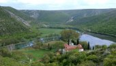 ЕПАРХИЈА ДАЛМАТИНСКА: Oградила se од учешћа Динка Грухоњића на фестивалу у Шибенику ЕПАРХИЈА ДАЛМАТИНСКА: Oградила se од учешћа Динка Грухоњића на фестивалу у Шибенику