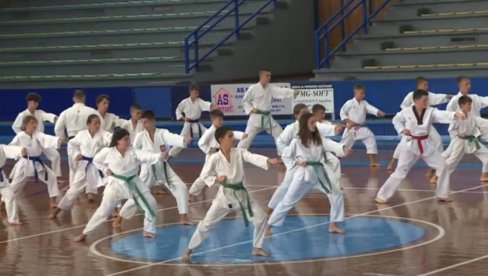 ŠOTOKAN REPREZENTACIJA OBAVILA PRIPREME U JAGODINI: Vratićemo se uzdignuta čela! (FOTO) ŠOTOKAN REPREZENTACIJA OBAVILA PRIPREME U JAGODINI: Vratićemo se uzdignuta čela! (FOTO)