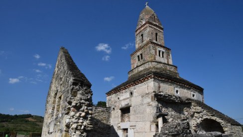 НАЈСТАРИЈИ ХРАМ У ТРАНСИЛВАНИЈИ ОСЛИКАЛИ СРБИ: Јединствена православна црква у  румунском селу денсуш кандидована за листу УНЕСКО