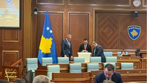 SKANDAL: Ovako Kurti namešta da Nenad Rašić bude predstavnik srpskog naroda u parlamentu u Prištini (VIDEO) SKANDAL: Ovako Kurti namešta da Nenad Rašić bude predstavnik srpskog naroda u parlamentu u Prištini (VIDEO)