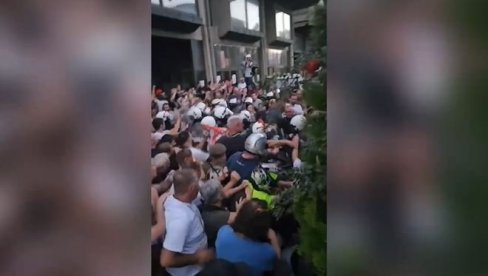 ISLAMISTI PRESREĆNI ZBOG NASILJA BLOKADERA NAD POLICIJOM! Poručuju: Uskoro država Vojvodina! (VIDEO)