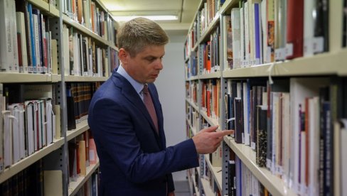 ДРЖАЊЕ ПРЕДАВАЊА СРБИМА НИКАДА НИЈЕ ДОБРА ОПЦИЈА Гујон оштро одговорио Марти Кос: Лицемерје никада није опција