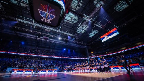 SRBI SU ČUDO! Nikola Jokić je pozdravio sve, a onda je u svlačionicu ušao on... (VIDEO) SRBI SU ČUDO! Nikola Jokić je pozdravio sve, a onda je u svlačionicu ušao on... (VIDEO)