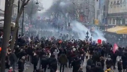 SUZAVAC, GUMENI MECI, PENDRECI, VODENI TOPOVI... Šta bi policija na Zapadu upotrebila protiv blokadera terorista u Novom Sadu? (VIDEO)