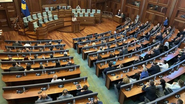 УВЕЛИ И ЖРЕБ ДА УГУРАЈУ РАШИЋА: Приштина по сваку цену хоће да искључи Српску листу из руководства Скупштине УВЕЛИ И ЖРЕБ ДА УГУРАЈУ РАШИЋА: Приштина по сваку цену хоће да искључи Српску листу из руководства Скупштине
