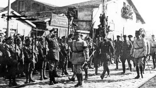ДОГОВОР О ПЛАНУ НАПАДА СА ВОЈВОДОМ МИШИЋЕМ: Српски артиљерци су успели да за само један дан савладају обуку за рад на брзометним топовима ДОГОВОР О ПЛАНУ НАПАДА СА ВОЈВОДОМ МИШИЋЕМ: Српски артиљерци су успели да за само један дан савладају обуку за рад на брзометним топовима