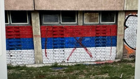 BLOKADNI SEPARATISTI DIVLJAJU: Fejsbuk grupa Slobodna Vojvodina poručuje da je prefarbana “aneksiona srbijanska trobojka”! (FOTO)