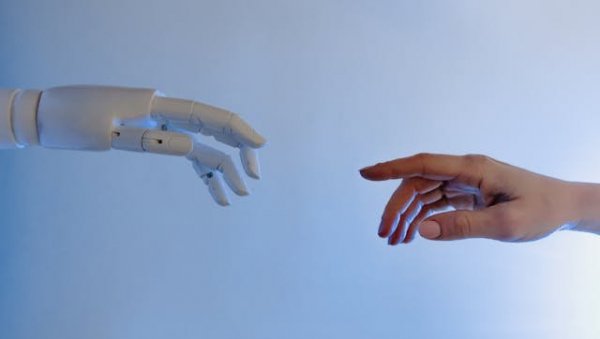 Od AI hype-a do trajnih veština: pametan prvi korak u IT Od AI hype-a do trajnih veština: pametan prvi korak u IT