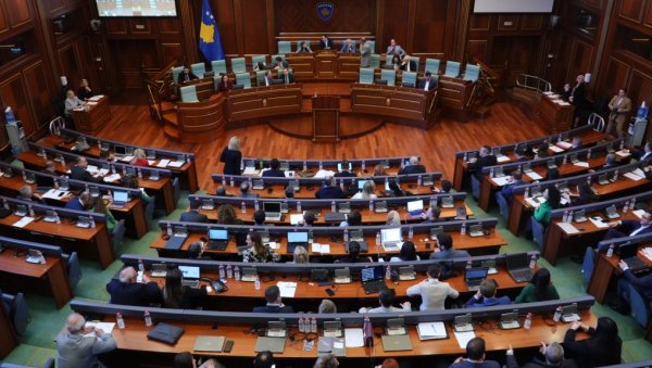 КУРТИ СЕ СПРЕМА ЗА РАТ ЈЕР МУ ИЗМИЧЕ ВЛАСТ? Лидер Самоопредељења без већине за нову владу, зато се наоружава КУРТИ СЕ СПРЕМА ЗА РАТ ЈЕР МУ ИЗМИЧЕ ВЛАСТ? Лидер Самоопредељења без већине за нову владу, зато се наоружава