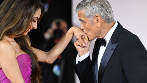 O KLUNIJEVIMA NE PRESTAJE DA SE PRIČA: Možda je njegova premijera filma, ali je ona ukrala sav šou O KLUNIJEVIMA NE PRESTAJE DA SE PRIČA: Možda je njegova premijera filma, ali je ona ukrala sav šou