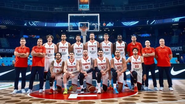 ЗНАТЕ ЛИ КАКО ПОЧИЊУ УТАКМИЦЕ ТУРСКЕ НА ЕВРОБАСКЕТУ? Са 2:0 за Турску на семафору (ВИДЕО)