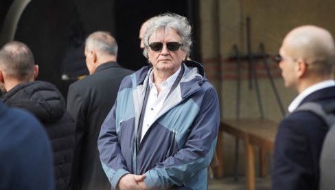 MOLIM SE ZA ZDRAVLJE Radoš Bajić u manastiru, zabrinut: Pitam se i slutim... MOLIM SE ZA ZDRAVLJE Radoš Bajić u manastiru, zabrinut: Pitam se i slutim...