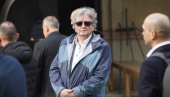 MOLIM SE ZA ZDRAVLJE Radoš Bajić u manastiru, zabrinut: Pitam se i slutim... MOLIM SE ZA ZDRAVLJE Radoš Bajić u manastiru, zabrinut: Pitam se i slutim...