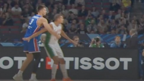 CELA SRBIJA OSTALA U ŠOKU: Evo zašto je Filip Petrušev isključen na startu utakmice Evrobasketa (VIDEO) CELA SRBIJA OSTALA U ŠOKU: Evo zašto je Filip Petrušev isključen na startu utakmice Evrobasketa (VIDEO)