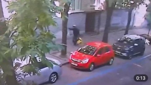 UBICA SE PRERUŠIO U KURIRA: Objavljen jeziv snimak ubistva bivšeg predsednika ukrajinske skupštine (VIDEO) UBICA SE PRERUŠIO U KURIRA: Objavljen jeziv snimak ubistva bivšeg predsednika ukrajinske skupštine (VIDEO)