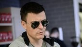 VUK KOSTIĆ OŠTAR: Takva mi sigurno neće rađati decu i ići pred staru majku