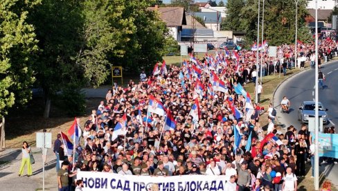 VELIČANSTVEN SNIMAK IZ NOVOG SADA: Građani ustali protiv blokada (VIDEO) VELIČANSTVEN SNIMAK IZ NOVOG SADA: Građani ustali protiv blokada (VIDEO)
