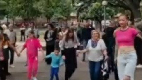 УЗ КОЛО И ПЕСМУ ПРОТИВ БЛОКАДА: Прокупље показало слогу и јединство (ВИДЕО) УЗ КОЛО И ПЕСМУ ПРОТИВ БЛОКАДА: Прокупље показало слогу и јединство (ВИДЕО)