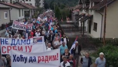 KOLONI SE NE NAZIRE KRAJ: Mali Zvornik protiv blokada (VIDEO) KOLONI SE NE NAZIRE KRAJ: Mali Zvornik protiv blokada (VIDEO)
