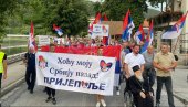 ВЛАДИКА НА ЧЕЛУ КОЛОНЕ: Грађани Пријепоља поручили желимо своју Србију назад!