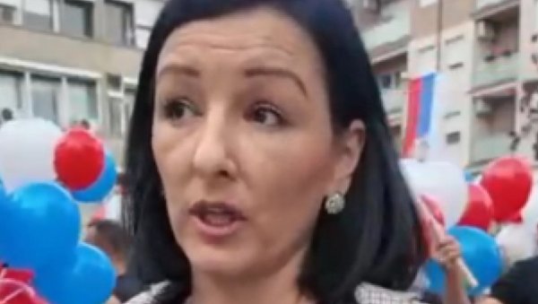 МУКА МИ ЈЕ ОД БЛОКАДА Мајка из Старе Пазове послала поруку: Желим да моја деца наставе школовање без проблема, зато подржавам Вучића МУКА МИ ЈЕ ОД БЛОКАДА Мајка из Старе Пазове послала поруку: Желим да моја деца наставе школовање без проблема, зато подржавам Вучића
