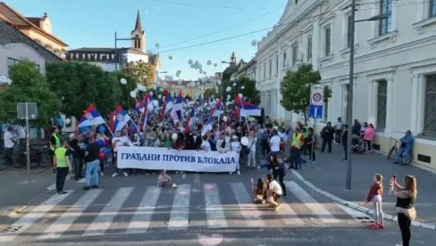 BELI BALONI KAO SIMBOL MIRA: Zrenjanin složno protiv blokada (VIDEO) BELI BALONI KAO SIMBOL MIRA: Zrenjanin složno protiv blokada (VIDEO)