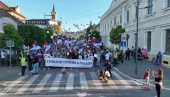 BELI BALONI KAO SIMBOL MIRA: Zrenjanin složno protiv blokada (VIDEO) BELI BALONI KAO SIMBOL MIRA: Zrenjanin složno protiv blokada (VIDEO)