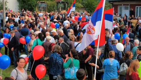 PALA ODLUKA: Organizatori skupa protiv blokada pomeraju skup zbog blokaderskog prajda - Da bi se uzbegli sukobi PALA ODLUKA: Organizatori skupa protiv blokada pomeraju skup zbog blokaderskog prajda - Da bi se uzbegli sukobi