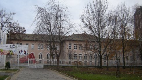 ИАКО ИХ САДА ИМА ПРЕВИШЕ, ЗБОГ ПЕНЗИОНИСАЊА ПРОСВЕТАРА, КИКИНДА ЋЕ СЕ СУОЧИТИ СА НЕДОСТАТКОМ КАДРОВА   Бура у Козарцима због - учитељице