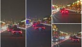 CEO PEKING STOJI DOK PROLAZI PREDSEDNIK SRBIJE: Kakva čast za Vučića usred Kine, pogledajte predsedničku kolonu CEO PEKING STOJI DOK PROLAZI PREDSEDNIK SRBIJE: Kakva čast za Vučića usred Kine, pogledajte predsedničku kolonu