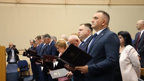 VLADA REPUBLIKE SRPSKE PREUZELA DUŽNOST Savo Minić novi premijer - ovo su ministri u njegovom kabinetu