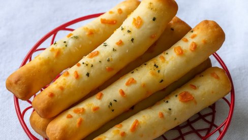 HRSKAVI KREKERI OD SIRA: Recept za savršenu grickalicu