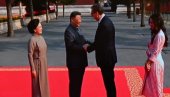 SUSRET VUČIĆA I SIJA: Predsednik Srbije na vojnoj paradi u Kini (FOTO)
