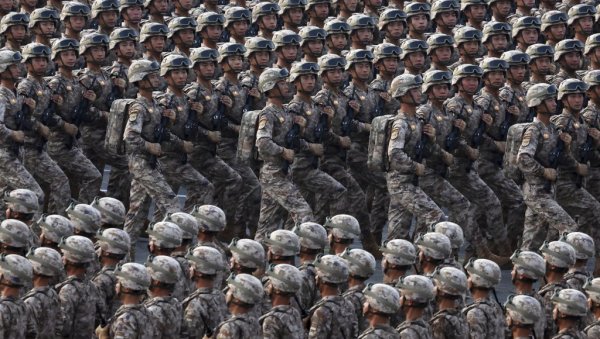 ДАНАС СУ ПРСА У ПРСА СА САД Вучић о војној паради у Кини: Страховит напредак ДАНАС СУ ПРСА У ПРСА СА САД Вучић о војној паради у Кини: Страховит напредак