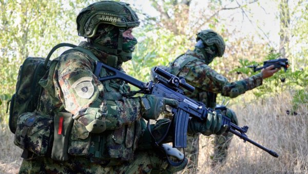 ПОГЛЕДАЈТЕ – ИЗВИЂАЧИ ВС “ДУБОКО У ДУБИНИ НЕПРИЈАТЕЉА”: Тактичка увежбавања извиђачких јединица Копнене војске у околини Ниша (ФОТО) ПОГЛЕДАЈТЕ – ИЗВИЂАЧИ ВС “ДУБОКО У ДУБИНИ НЕПРИЈАТЕЉА”: Тактичка увежбавања извиђачких јединица Копнене војске у околини Ниша (ФОТО)