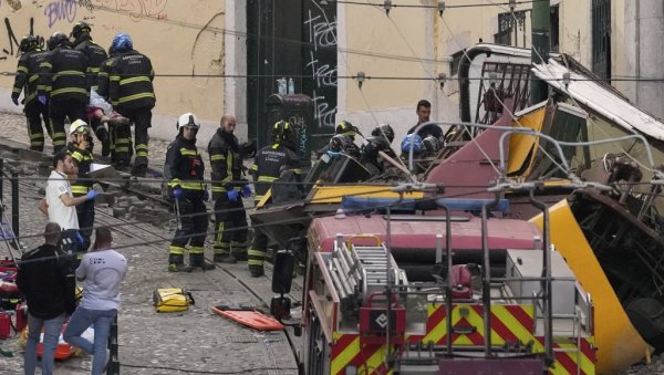 ПОЗНАТ УЗРОК ЈЕЗИВЕ НЕСРЕЋЕ У ЛИСАБОНУ: Ни кочничар није успео да спречи фаталну ствар због које је погинуло 16 особа ПОЗНАТ УЗРОК ЈЕЗИВЕ НЕСРЕЋЕ У ЛИСАБОНУ: Ни кочничар није успео да спречи фаталну ствар због које је погинуло 16 особа