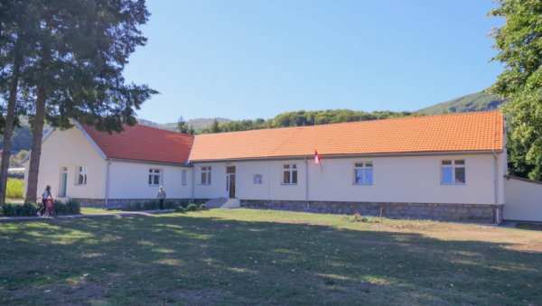 РЕКОНСТРУКЦИЈА ПОСЛЕ СЕДАМ ДЕЦЕНИЈА: Обновљена школа у селу грнчара