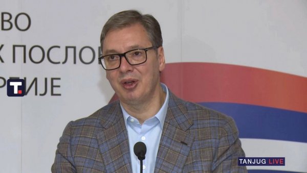НИЈЕ ОН ПРОБЛЕМ Вучић о Кокановићу: То је човек са два разреда основне школе