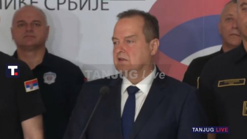 Уживо УЖИВО ИЗ МИНИСТАРСТВА УНУТРАШЊИХ ПОСЛОВА Обраћа се Ивица Дачић у вези са бруталним насиљем блокадера у Новом Саду (ВИДЕО)