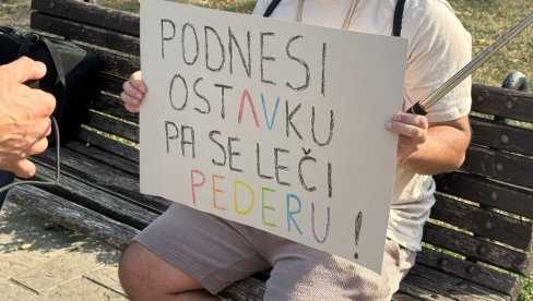 SRAMNE PAROLE NA BLOKADERSKOJ GEJ PARADI: Od pumpaj do uvreda Vučiću (FOTO) SRAMNE PAROLE NA BLOKADERSKOJ GEJ PARADI: Od pumpaj do uvreda Vučiću (FOTO)