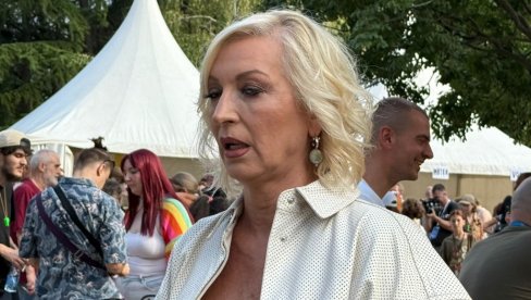 ПРВИ БЛОКАДЕРСКИ ГЕЈ ПРАЈД: Кума им је из Ђиласове странке, спремили транспаренте пумпај, а застају код култног блокадерског места