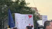 ПОРУКА СА ПРВОГ БЛОКАДЕРСКОГ ПРАЈДА: Боље п*дер него ћаци ПОРУКА СА ПРВОГ БЛОКАДЕРСКОГ ПРАЈДА: Боље п*дер него ћаци