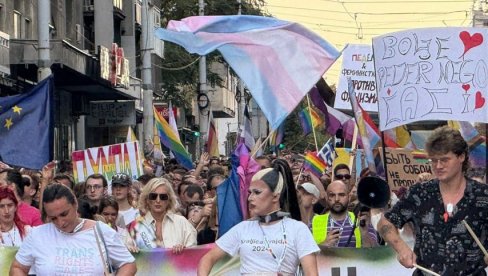 PRVI BLOKADERSKI GEJ PRAJD: Na čelu kolone Đilasova i Borkova Olivera Kovačević - predvodi blokadere PRVI BLOKADERSKI GEJ PRAJD: Na čelu kolone Đilasova i Borkova Olivera Kovačević - predvodi blokadere