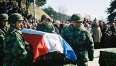 СРАМОТА ЈЕ ШТО ПОДГОРИЦА КЛЕЧИ ПРЕД ЗАГРЕБОМ: Последњи живи сведок мучења у Лори и удовица логораша Симовића, за Новости